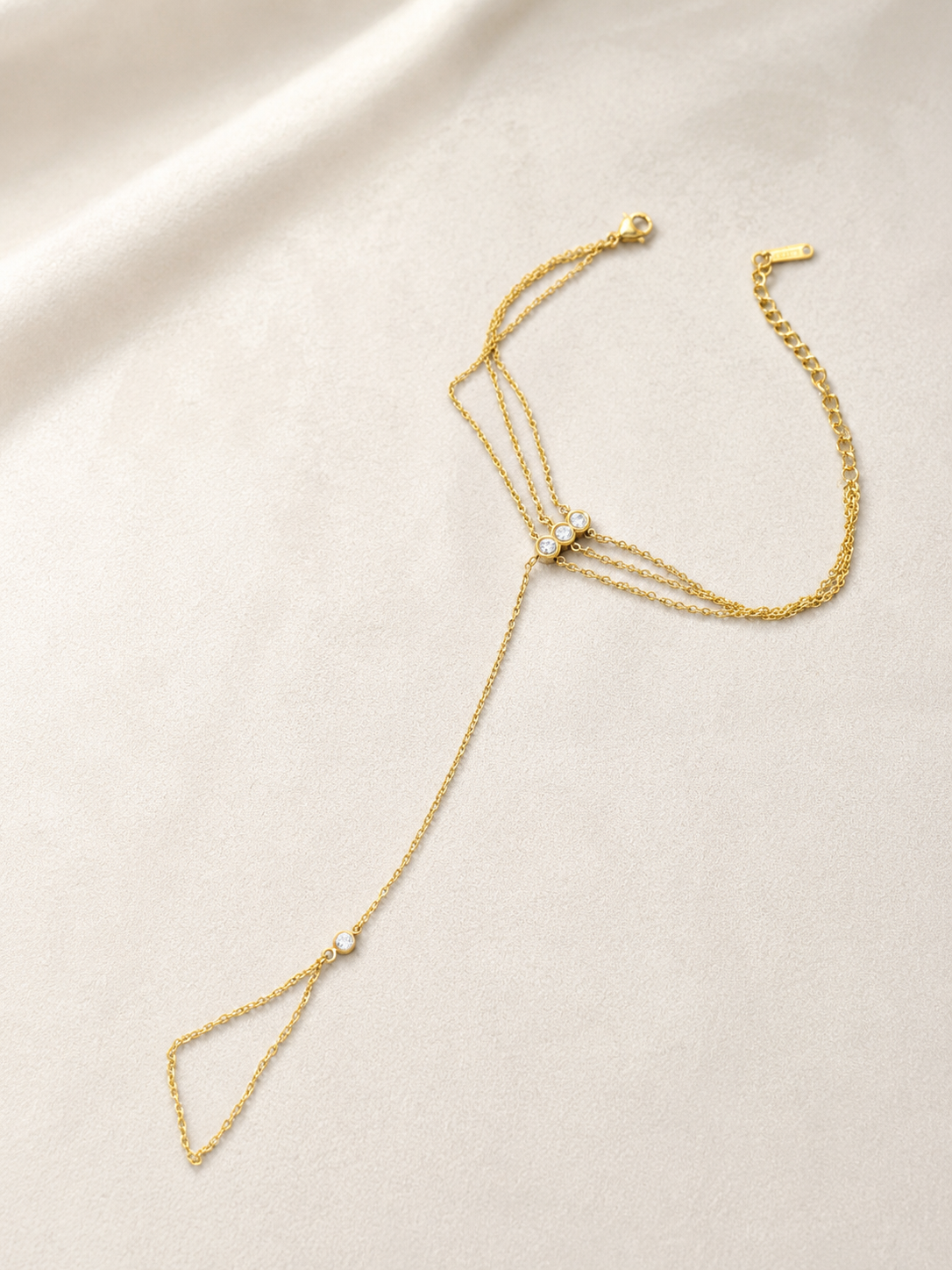 Lumi Bow hand chain