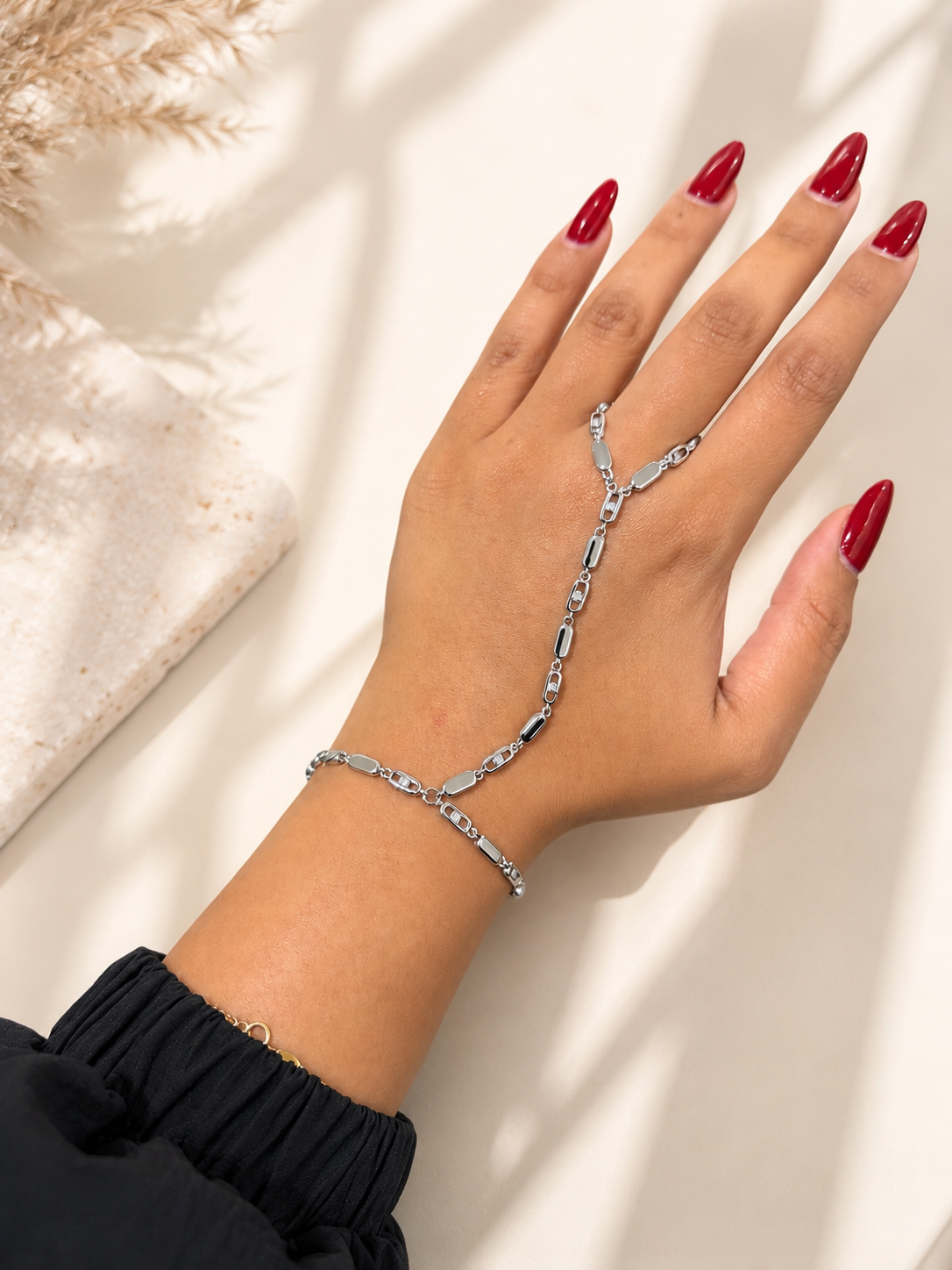 Lunelle hand chain